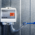 Transmissor de pressão diferencial CPS-D-A instalado em duto de ventilação de sistema HVAC com proteção IP54